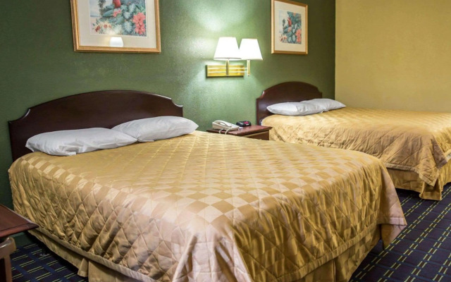 Rodeway Inn & Suites Plymouth Hwy 64