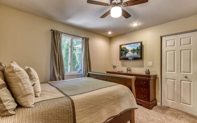 Deer & Doe by HoneyBearCabins