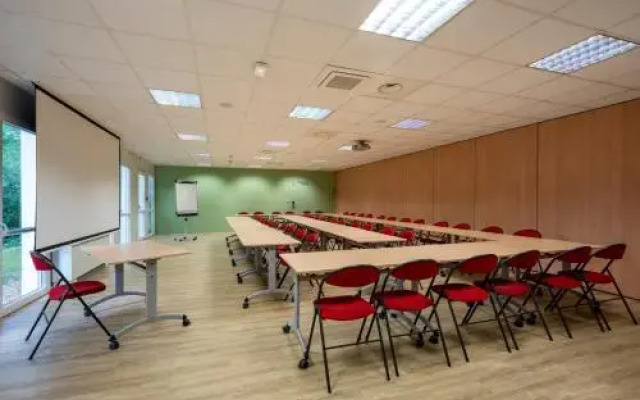 Ethic Etapes Lac De Maine