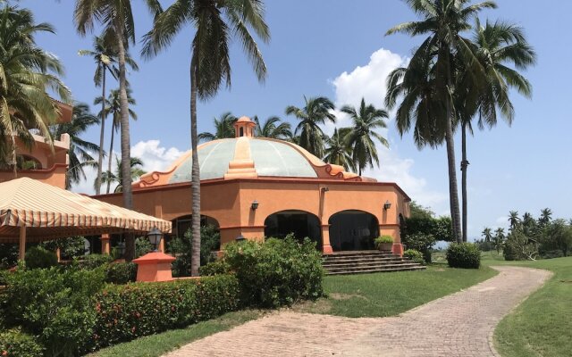 Marina Villas - Grand Isla Navidad