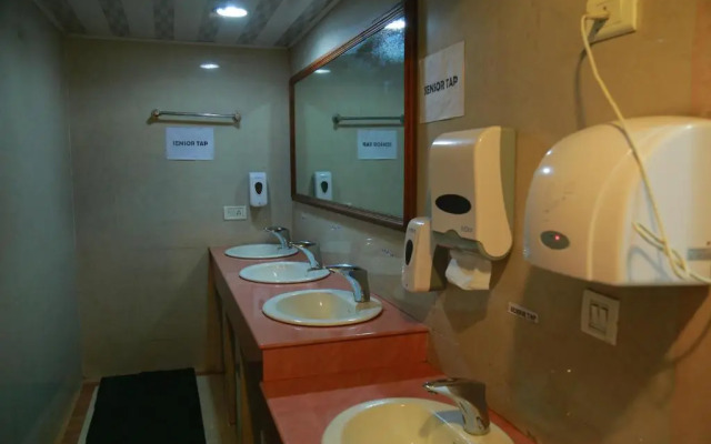 Hotel Kabani International