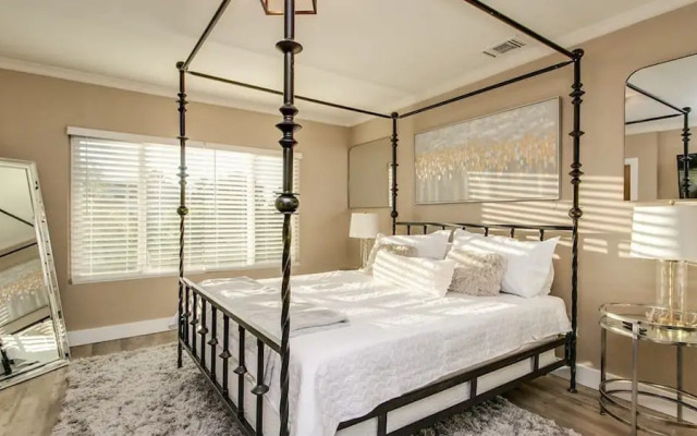 Amazing Remodeled Scottsdale 5 Bdrm W/pool!