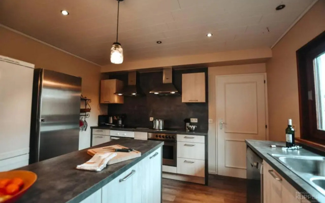 Le Héron 28pers, Malmedy- Home cinéma, balnéo, sauna, jardin