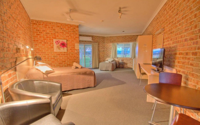 Gloucester Country Lodge Motel