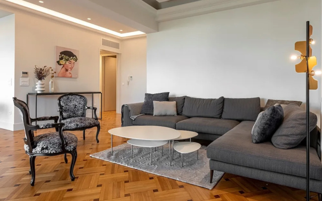 Phaedrus Living: City Center Luxury Flat N. Kosmos