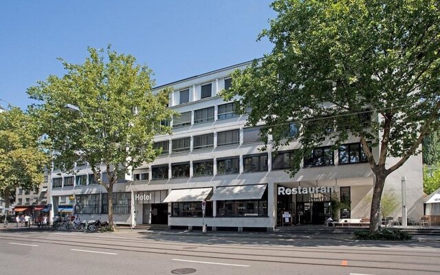 X Tra Hotel