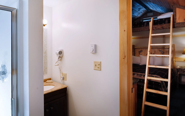 Cobble Mountain Lodge