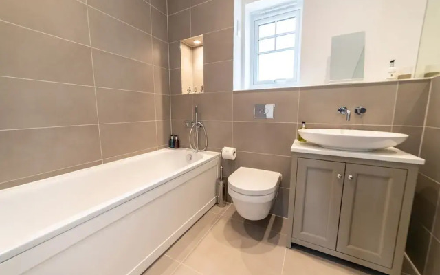 Reading Green Park Village Serviced Apt