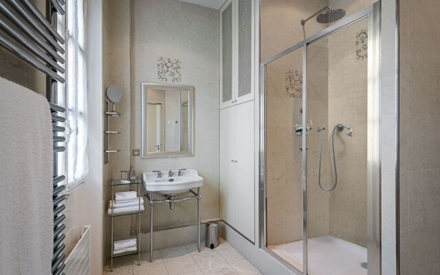 Rue Honore Chevalier - Two Bedroom Apartment