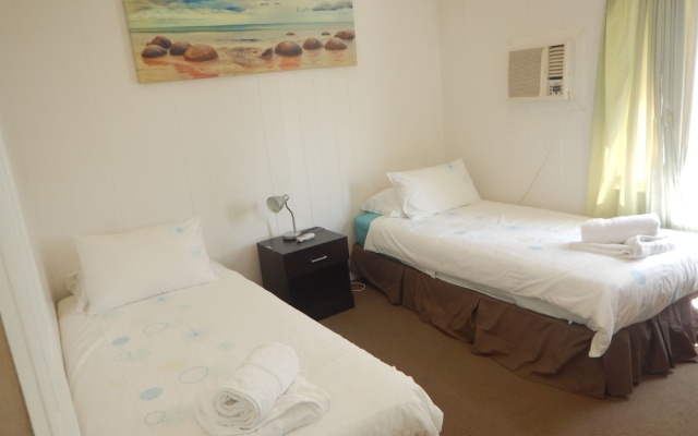 Charming, Private 3-Bedroom Cottage By The Bay – Guest Rooms – Brisbane