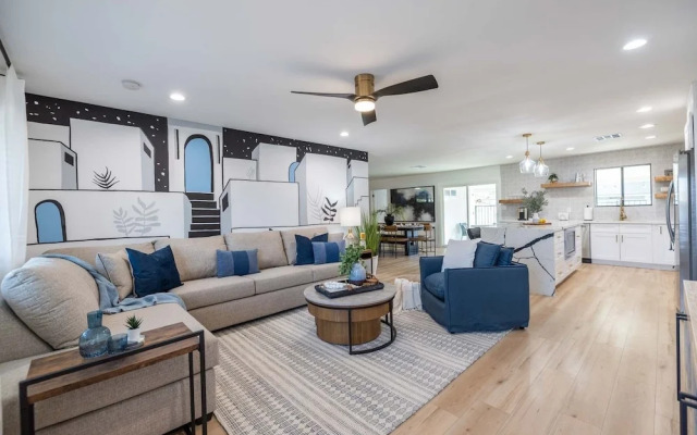 Tempe Wesleyan 4 Bedroom Home by RedAwning