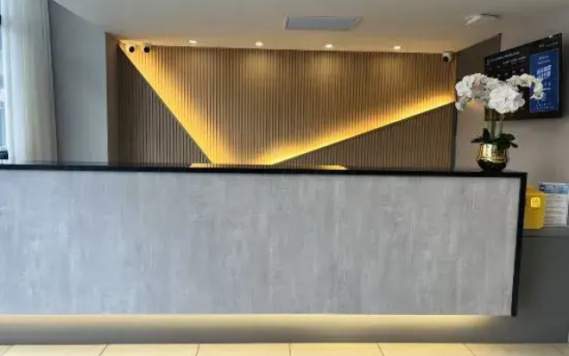 Homeinn Selected Hotel (Dandong Yalu River Bridge Broken Bridge Scenic Area Railway Station)