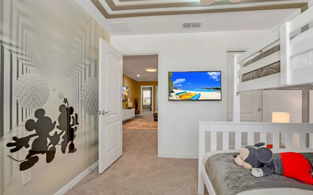 7561 Oak Spring Lane
