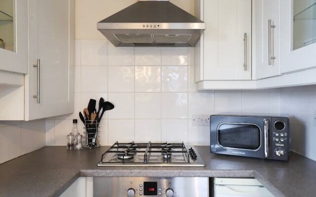 2 Bedroom Flat in Battersea Near Clapham Common