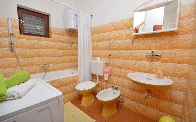 Apartment and Room Ivica