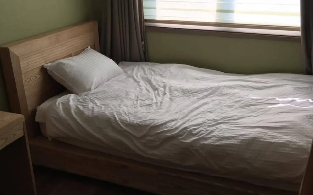 Sinsa Residence and Guesthouse