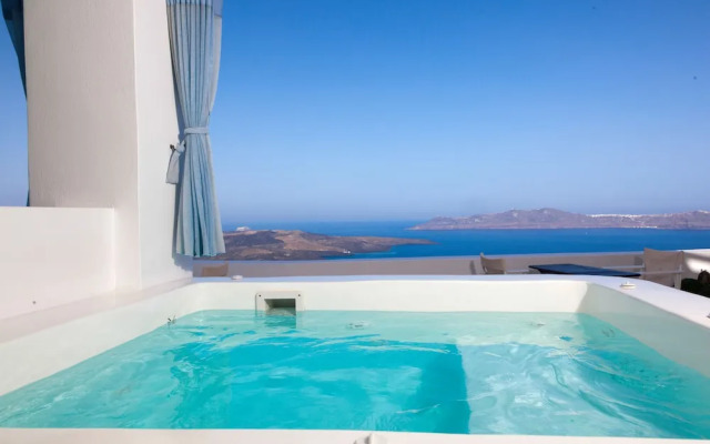 Adamis Majesty Suites