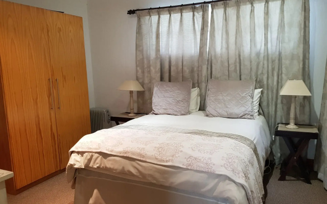 Six Valk Avenue Guest House