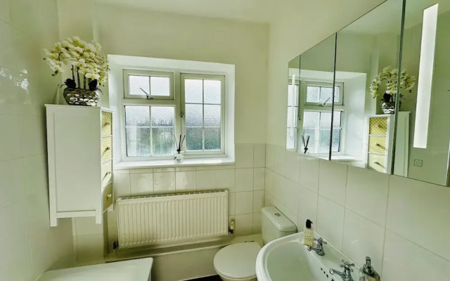 Gerrardscross-sleeps4-parking-petfriendly-wembley