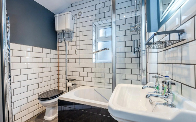 3 BEDROOM EDINBURGH VICTORIAN APARTMENT-6 Beds-Free Street Parking