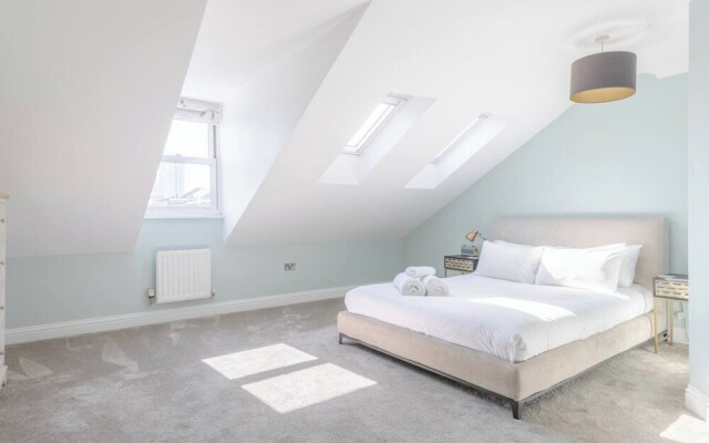 Beautiful & Modern 3BD House- Kennington!