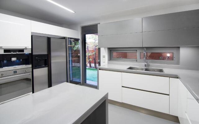 Elegant and Private Living by Neuvel