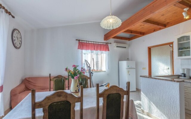 Nice Home in Rebici-barban With Wifi and 2 Bedrooms