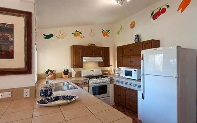 Walk to Cabo Marina & Downtown, Villa Mira Flores