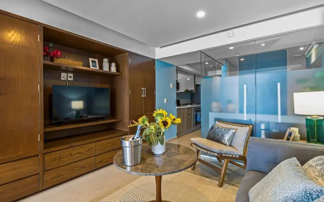 Gorgeous 1BR Condo With Pools Sea Views
