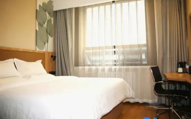 Yuh Hotel (Beijing Communication University Guanzhuang Metro Station Branch)