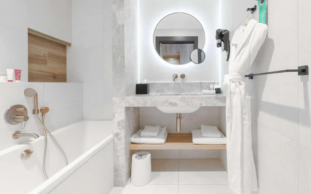 GOLDEN TULIP LYON OUEST TECHLID - Hotel & Spa