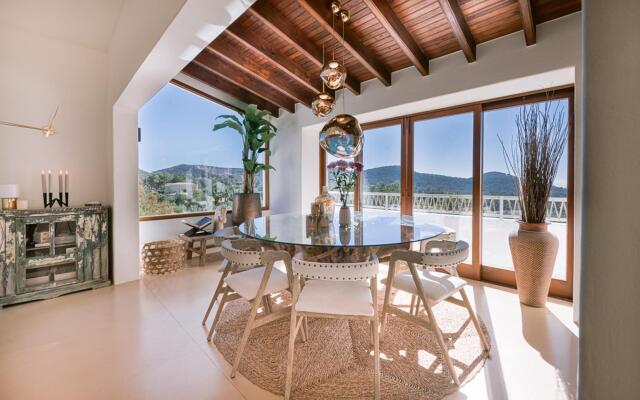 Can Furnet in Ibiza with 4 bedrooms and 8 bathrooms