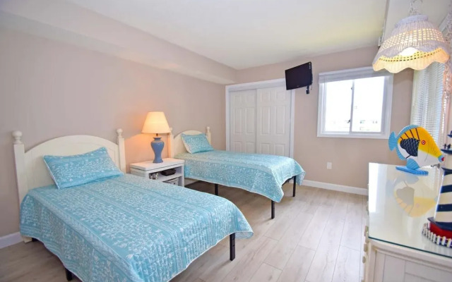 Seascape-heron Harbour 200-9 2 Bedroom Condo by RedAwning