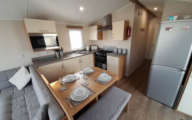 Beautiful 3 Bed Caravan in Walton on the Naze