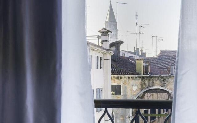 Rialto Canal View With Terrace and Balcony