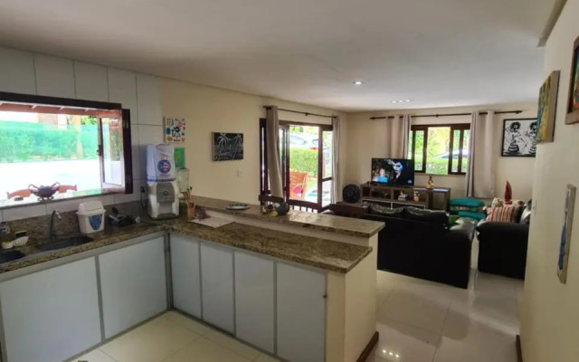 Casa 4/4 agradável com piscina e churrasqueira