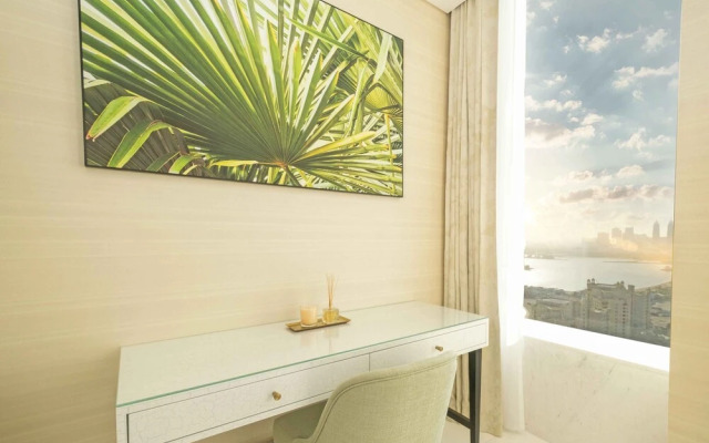LUX Iconic Views at Palm Tower Suite 2