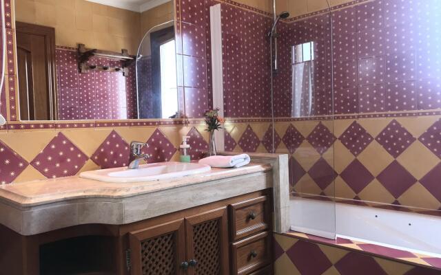 8381 - Large beach side villa in Marbella