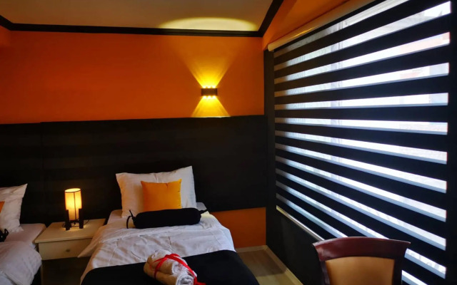 Small Luxury En suites ELEONOR