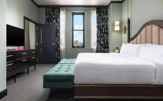 The Candler Hotel Atlanta, Curio Collection by Hilton