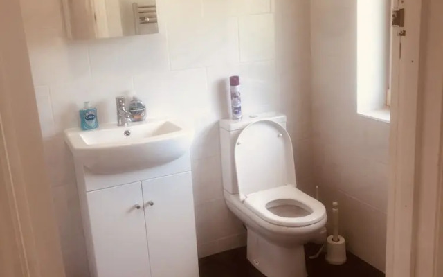 Inviting 5-bed House in Eastbourne