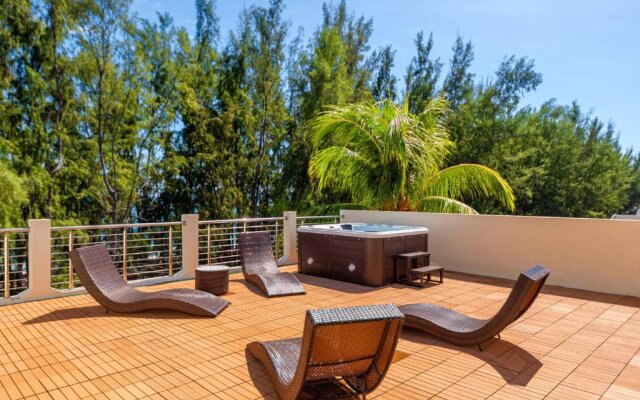 C-view Apartments - Brand new beachfront studio apartments with rooftop jacuzzi