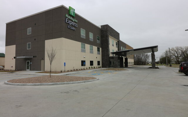 Holiday Inn Express & Suites Coffeyville, an IHG Hotel