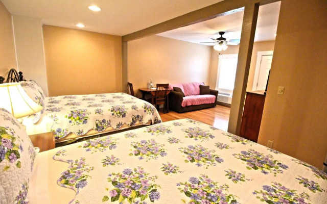 Peach Tree Inn & Suites