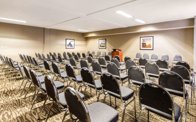 Comfort Inn & Suites IAH Bush Airport – East