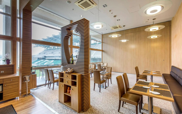 ETO Park Hotel Business & Stadium