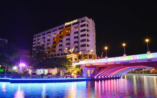 TF Riverside Hotel