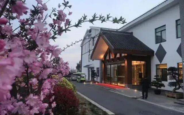 Guomao Holiday Hotel