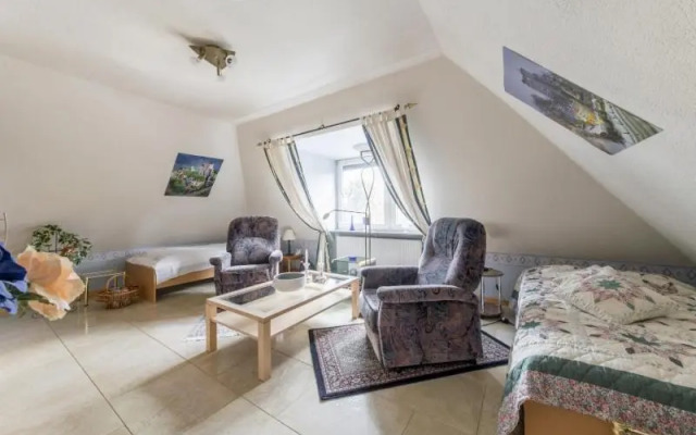 6446 Private Twin-Room with own bath room