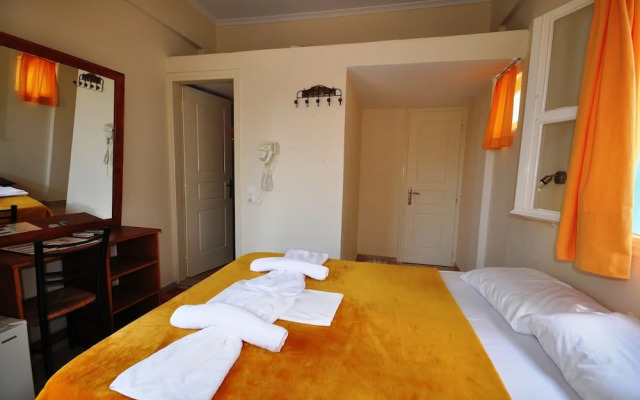 Santorini Camping/Rooms